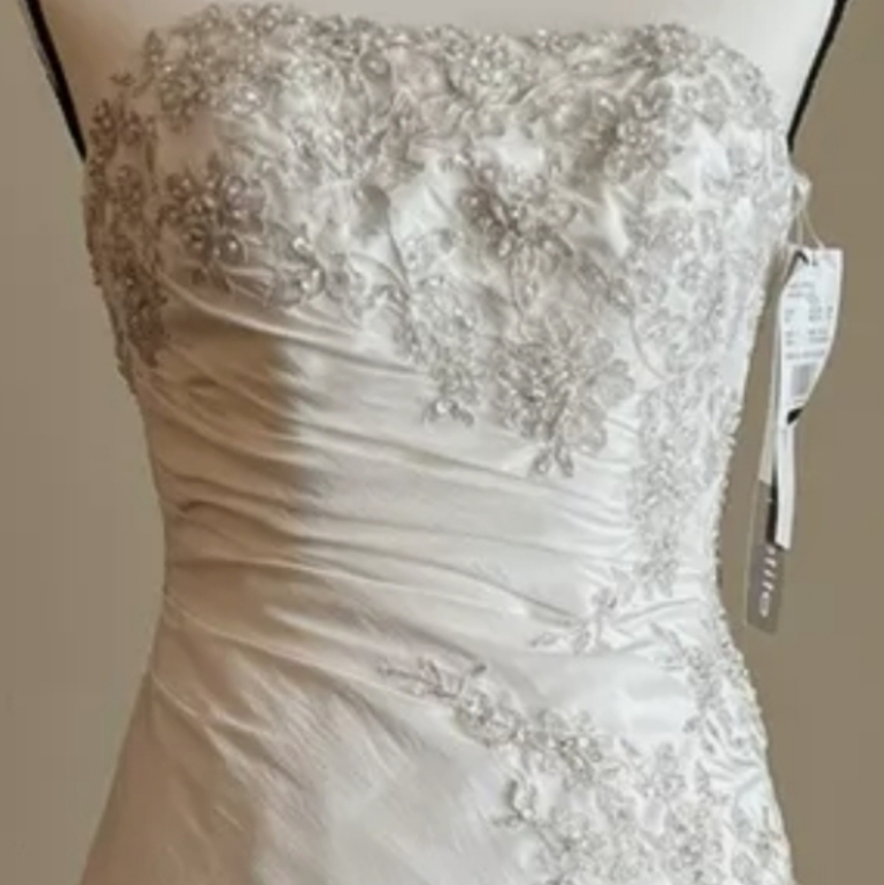 David's Bridal Elegant White Wedding Dress